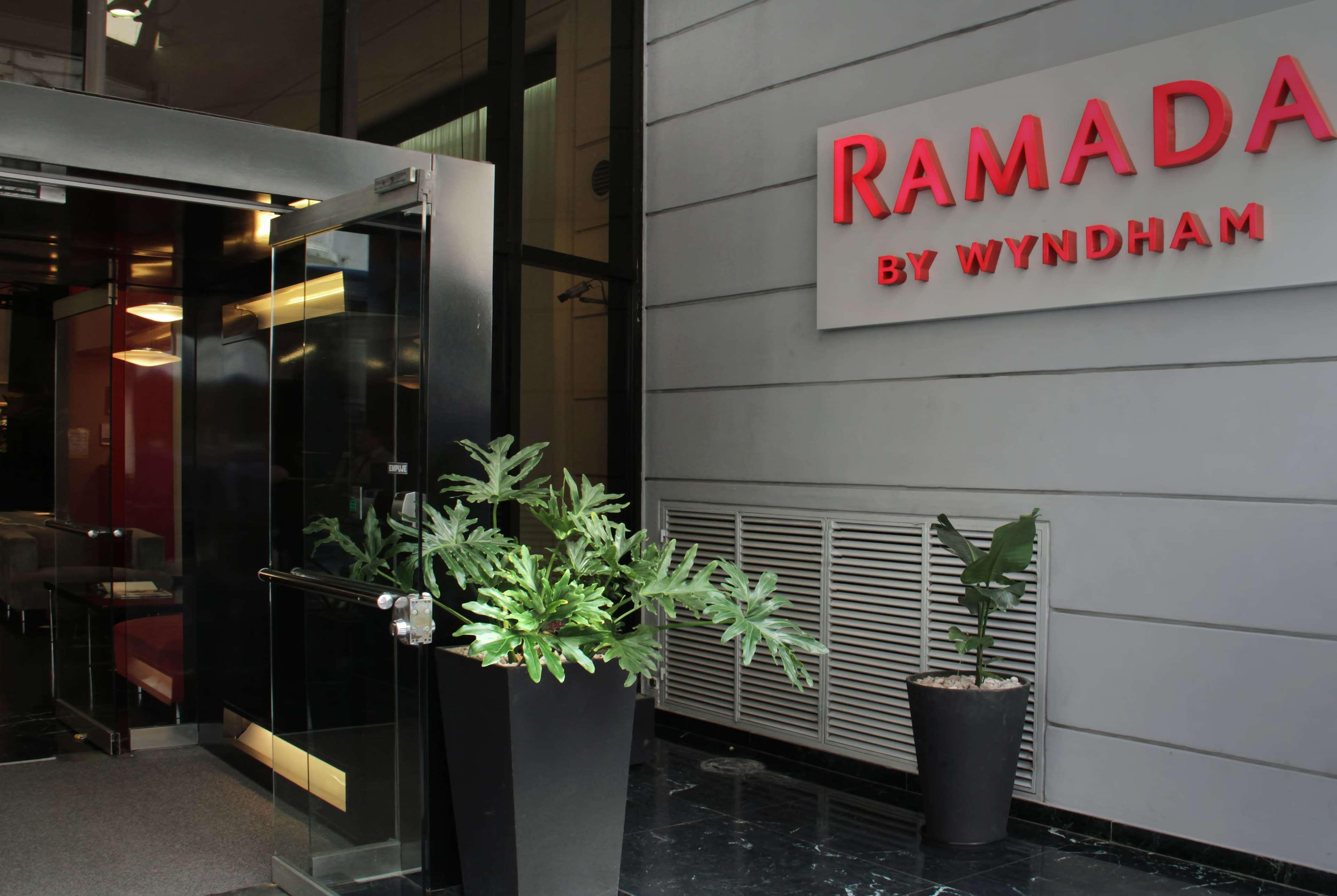Bed and breakfast Ramada By Wyndham Buenos Aires Centro Extérieur photo
