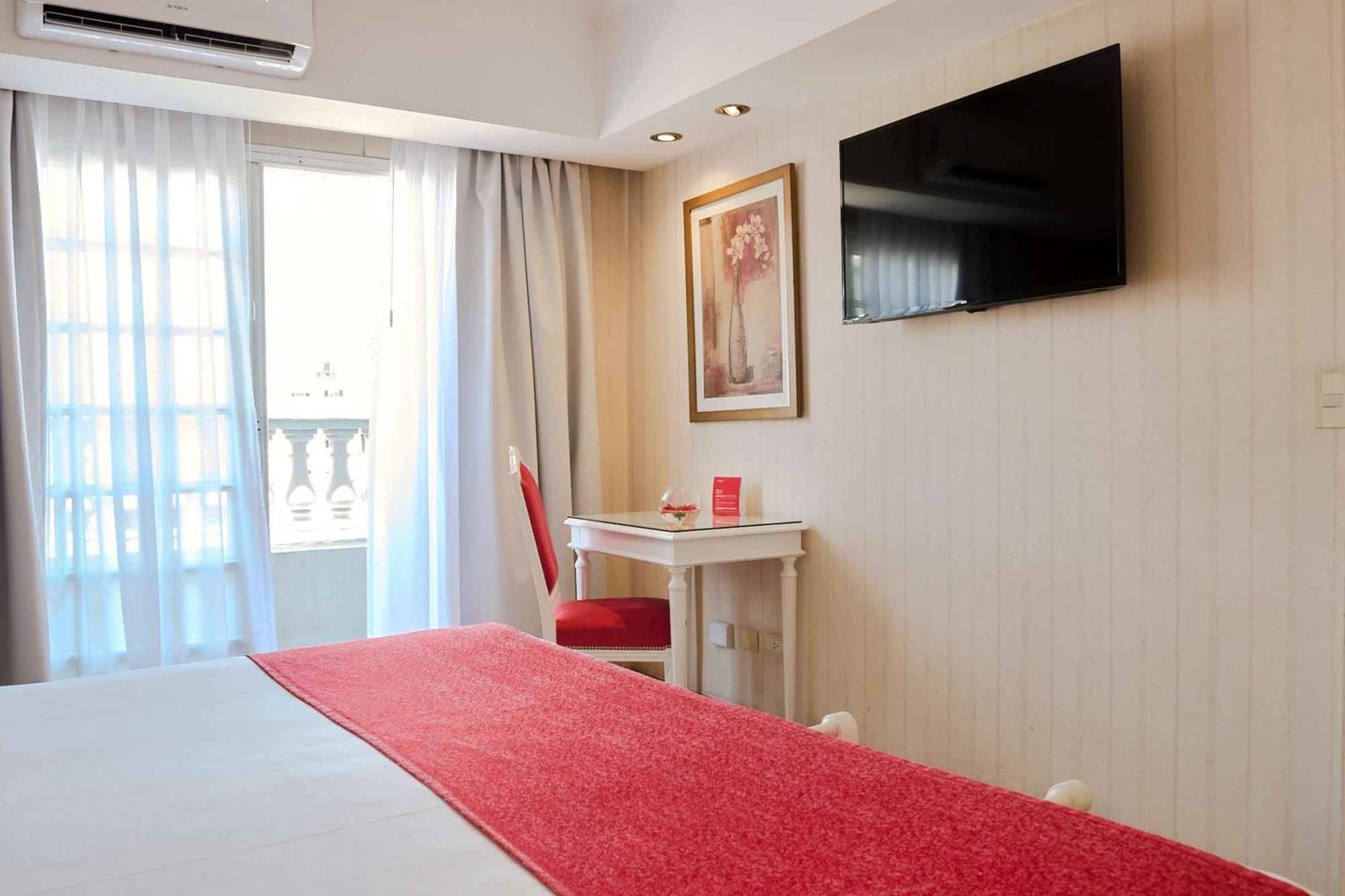 Bed and breakfast Ramada By Wyndham Buenos Aires Centro Extérieur photo