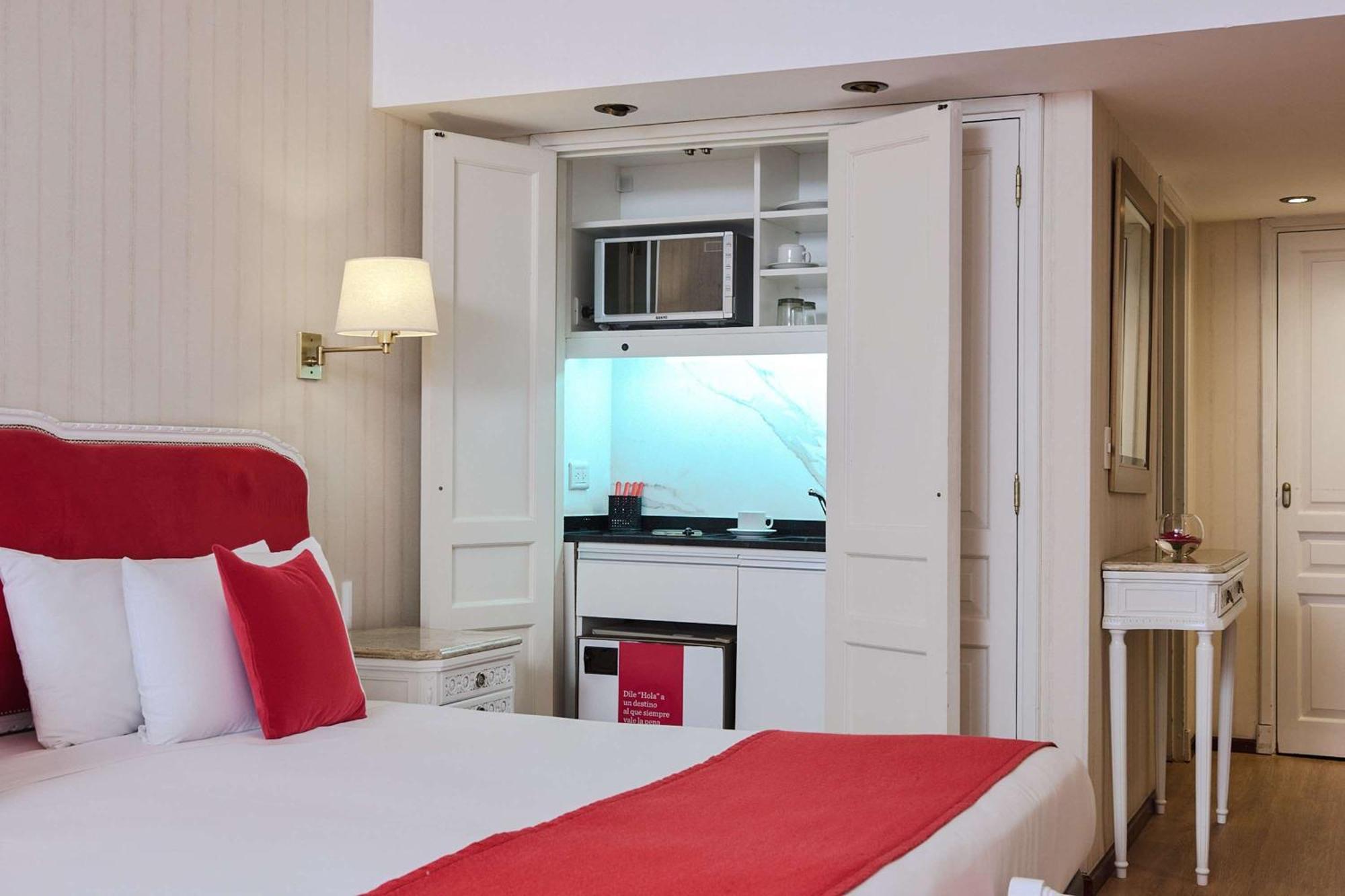 Bed and breakfast Ramada By Wyndham Buenos Aires Centro Extérieur photo
