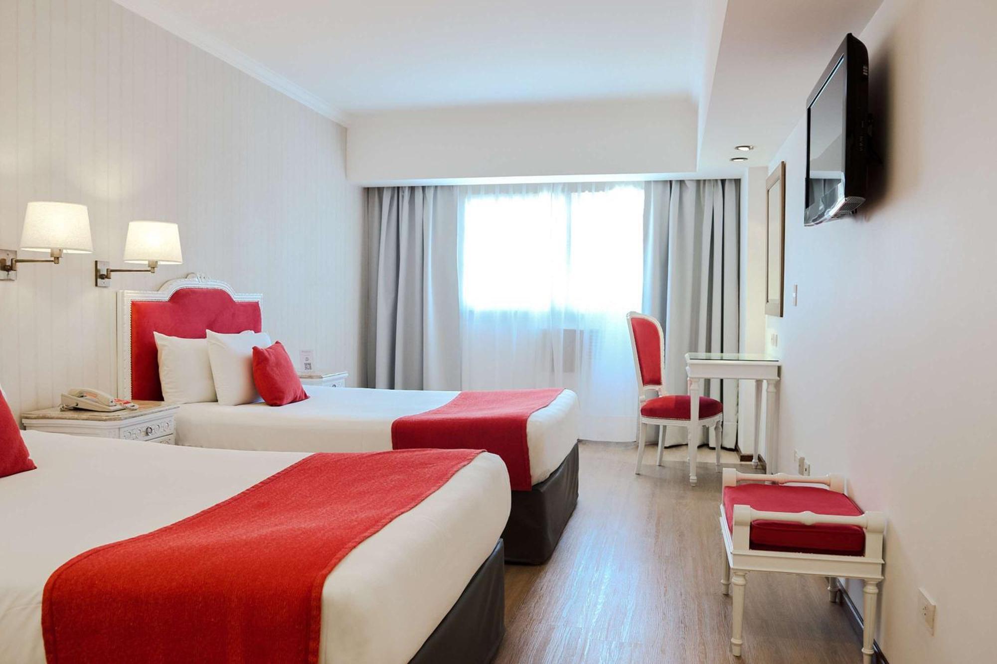 Bed and breakfast Ramada By Wyndham Buenos Aires Centro Extérieur photo