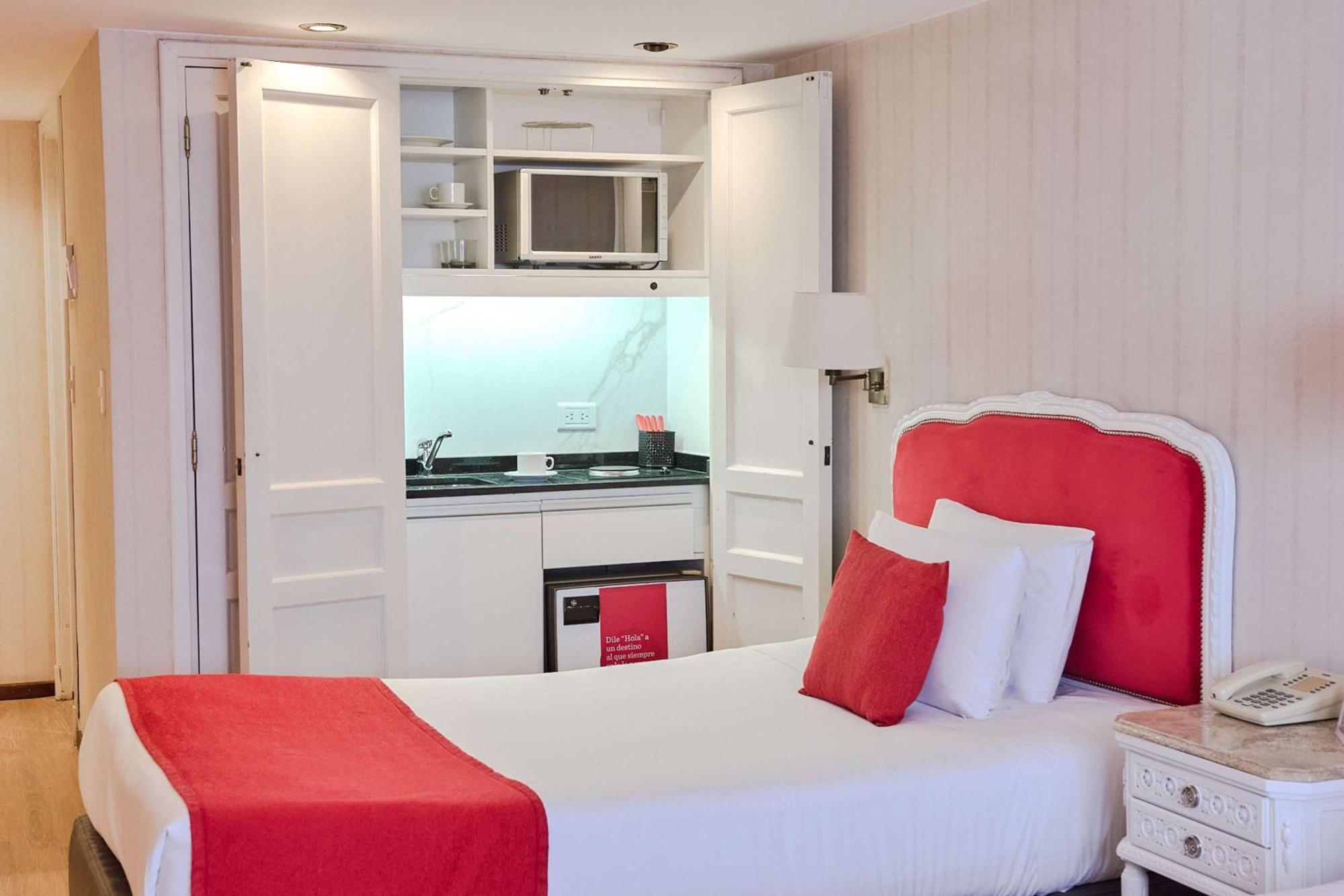 Bed and breakfast Ramada By Wyndham Buenos Aires Centro Extérieur photo