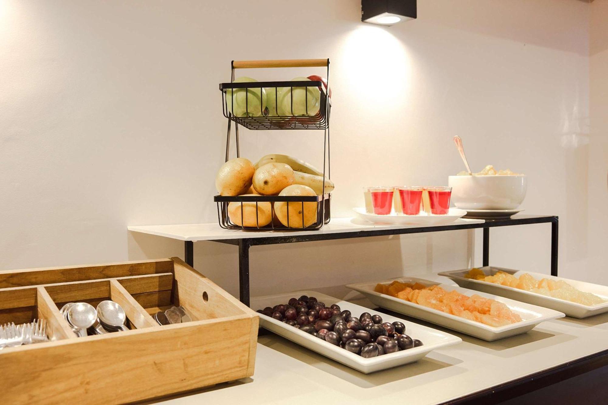 Bed and breakfast Ramada By Wyndham Buenos Aires Centro Extérieur photo
