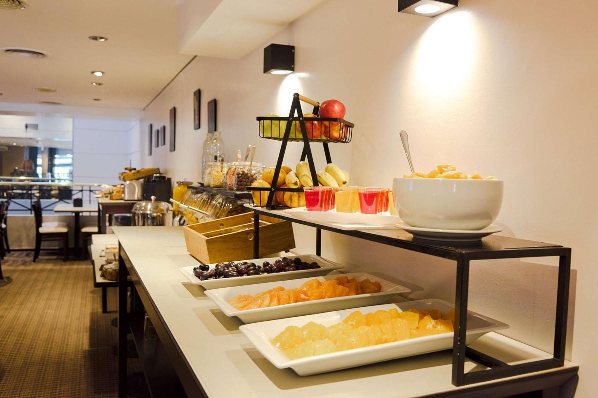 Bed and breakfast Ramada By Wyndham Buenos Aires Centro Extérieur photo