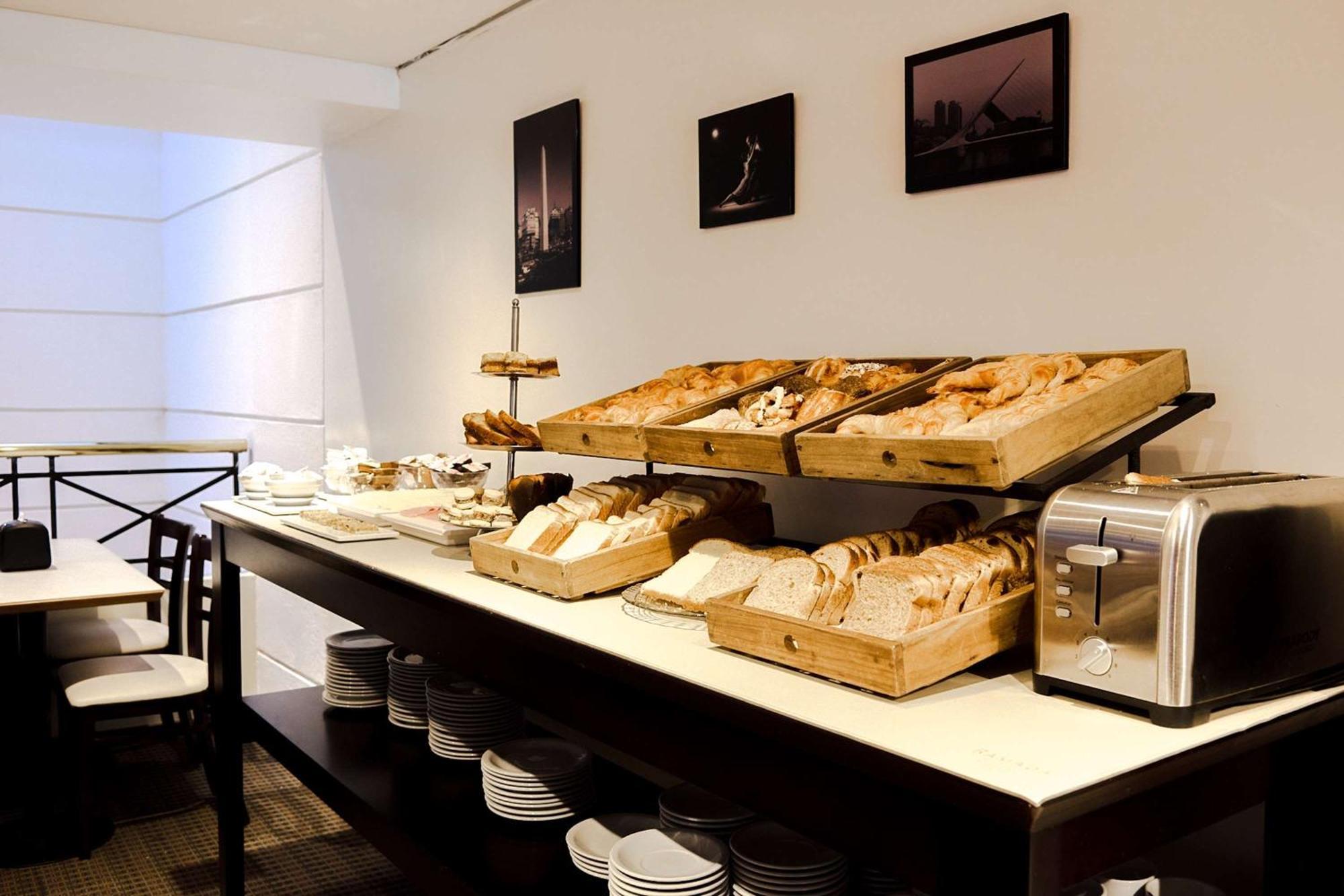 Bed and breakfast Ramada By Wyndham Buenos Aires Centro Extérieur photo