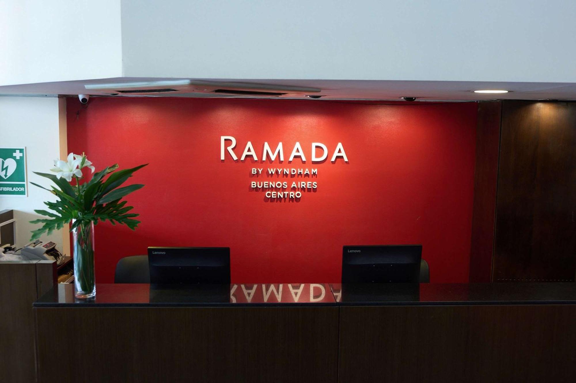Bed and breakfast Ramada By Wyndham Buenos Aires Centro Extérieur photo
