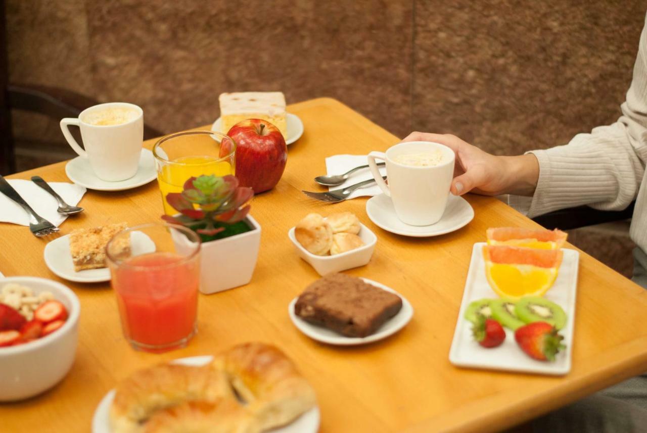 Bed and breakfast Ramada By Wyndham Buenos Aires Centro Extérieur photo