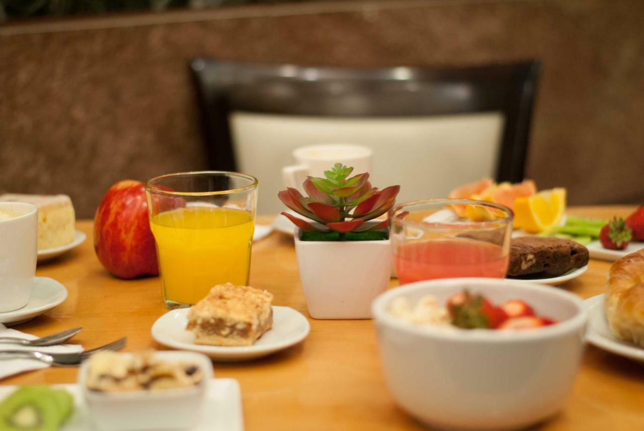 Bed and breakfast Ramada By Wyndham Buenos Aires Centro Extérieur photo